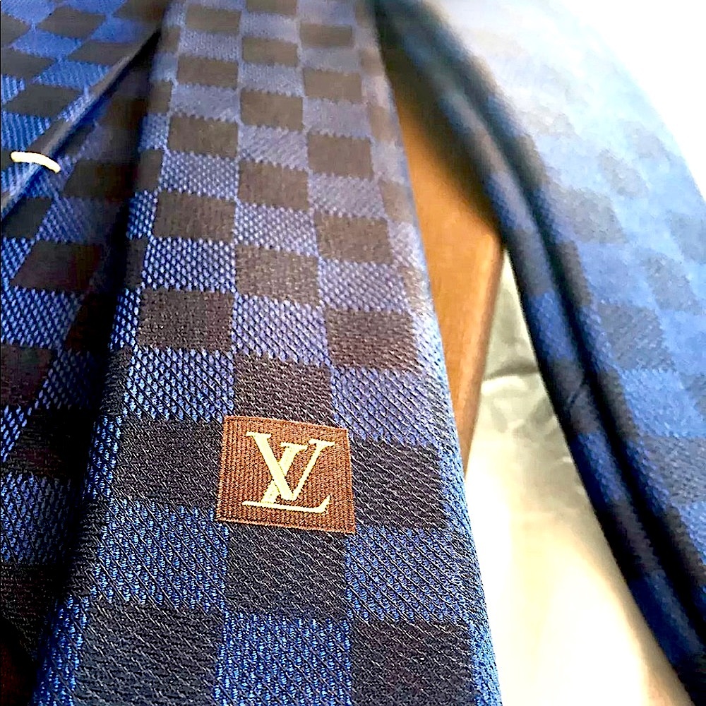 🎁LV HOLIDAY 26’🎁💯LOUIS VUITTON DAMIER KNIGHT BLUE SPECIAL LIMITED EDITION TIE🔥🎁 - Picture 10 of 13